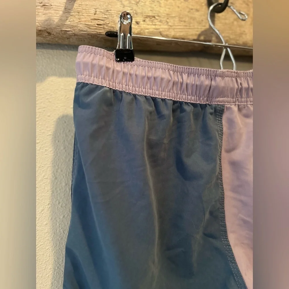 BILLABONG Good Times Mens Volley Shorts size medium purple combo